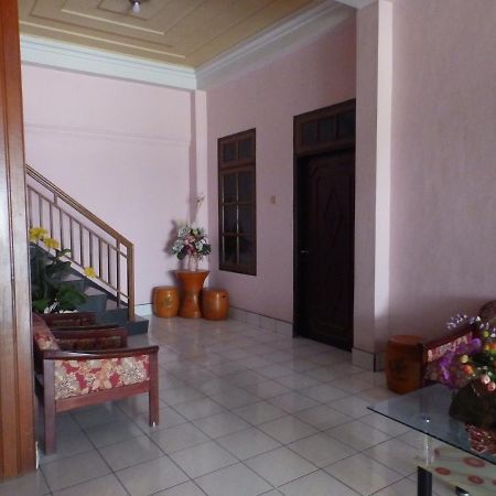 Bahari Family Hotel Bitung Exterior photo