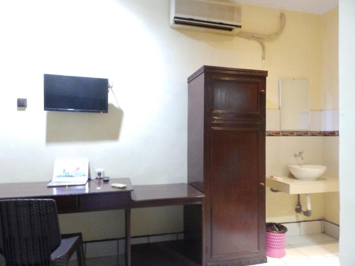 Bahari Family Hotel Bitung Exterior photo