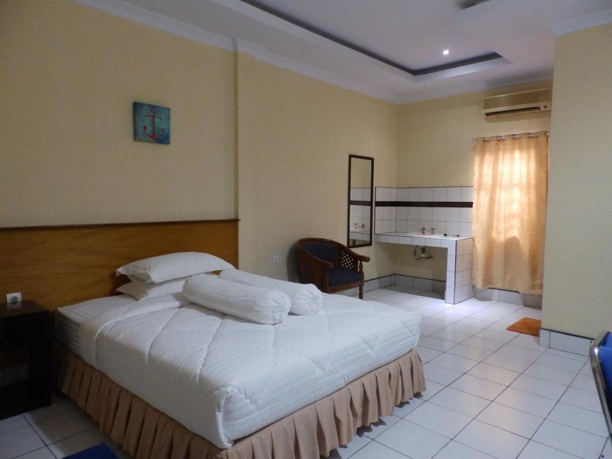 Bahari Family Hotel Bitung Exterior photo