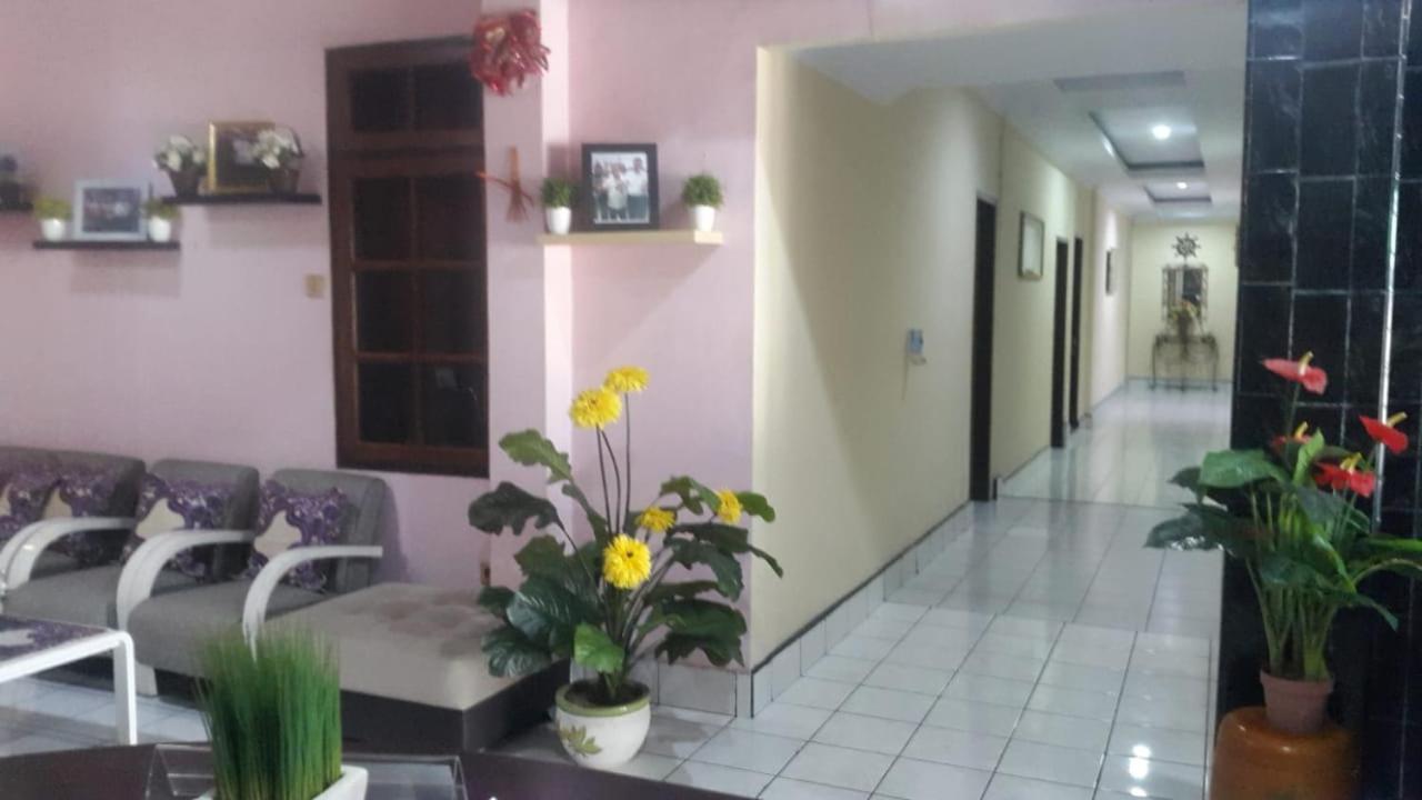 Bahari Family Hotel Bitung Exterior photo
